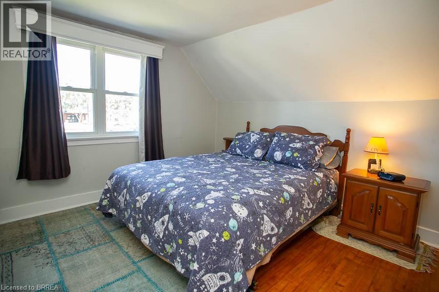 Photo 11 of 24 Hill Avenue, Brantford ON