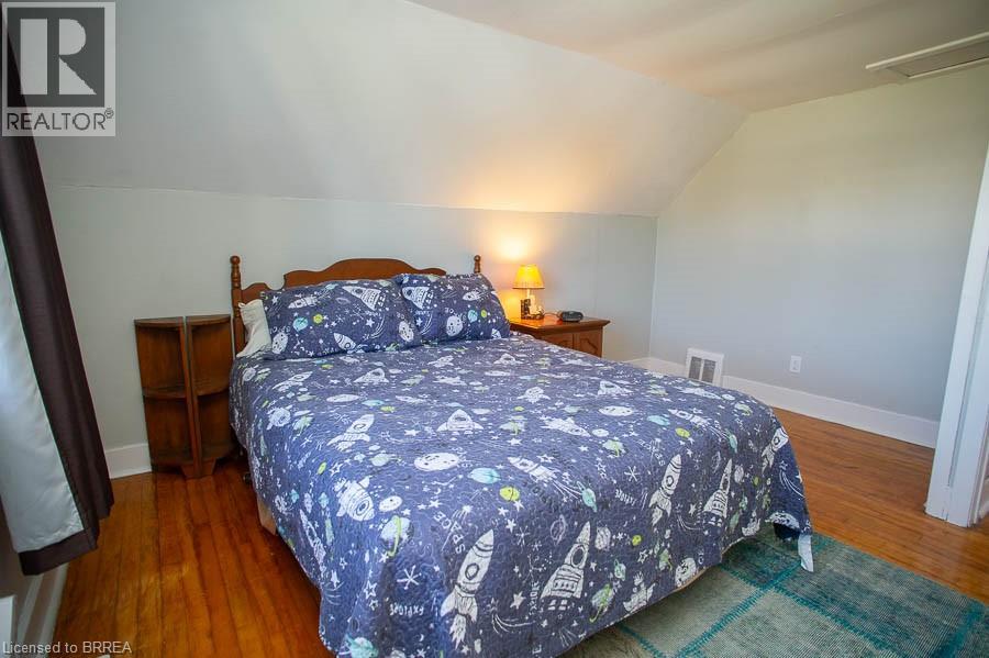 Photo 31 of 24 Hill Avenue, Brantford ON