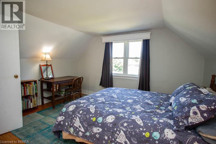 Photo 16 of 24 Hill Avenue, Brantford ON