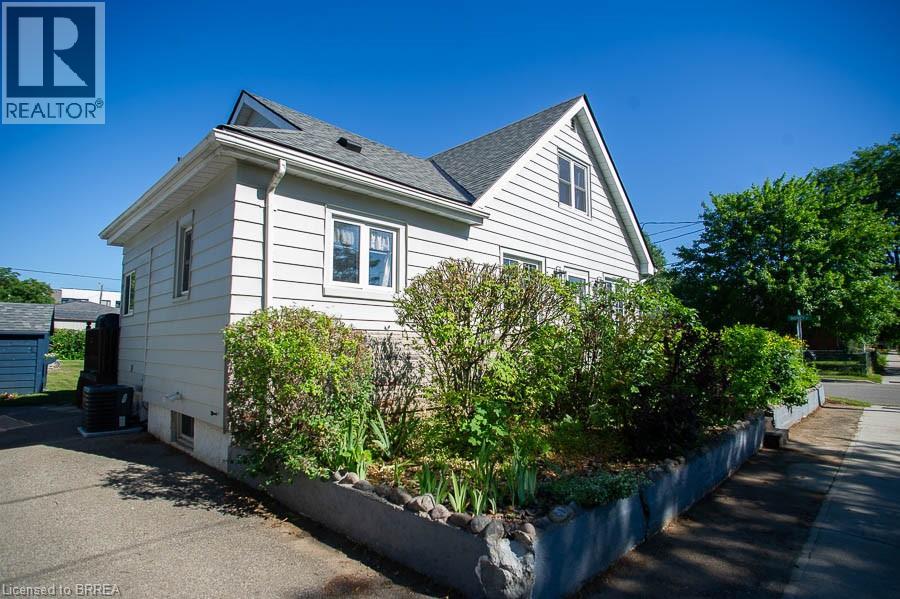 Photo 30 of 24 Hill Avenue, Brantford ON