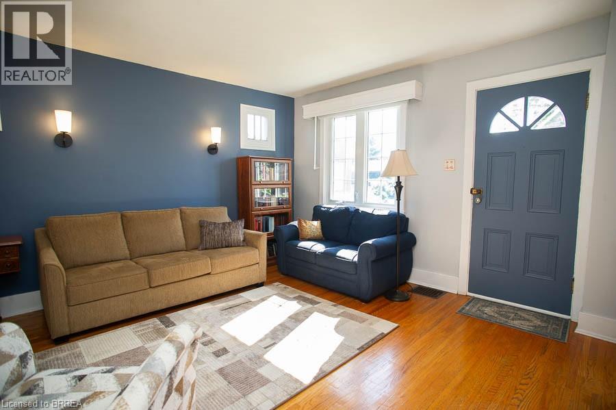 Photo 10 of 24 Hill Avenue, Brantford ON