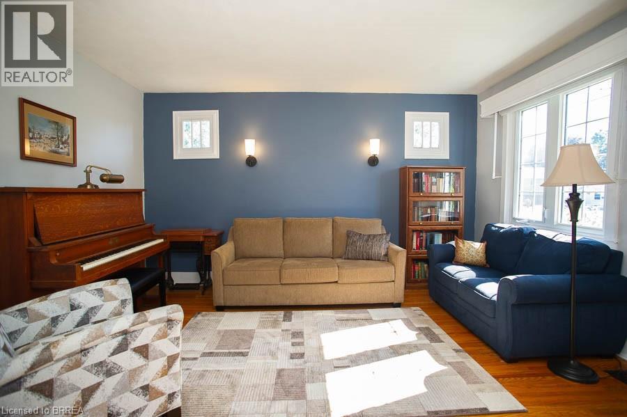Photo 20 of 24 Hill Avenue, Brantford ON