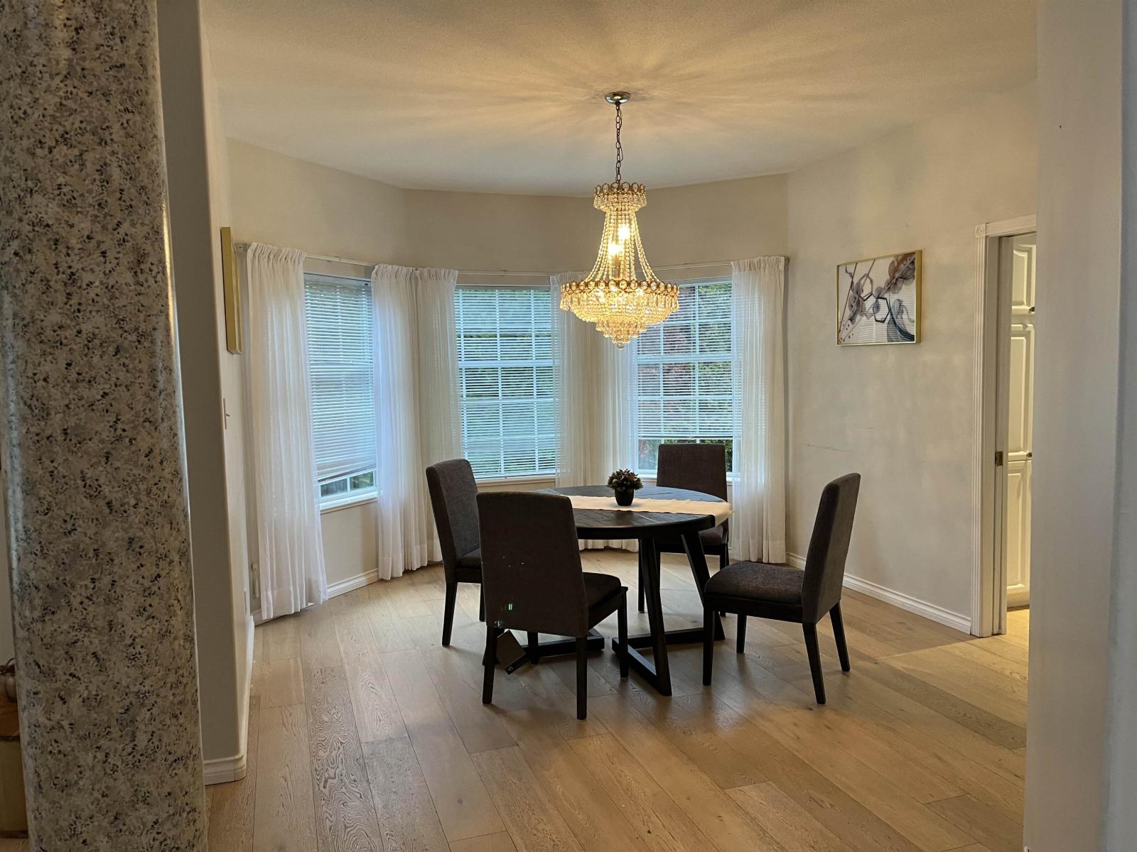 Photo 4 of 14527 30 Avenue, Surrey BC