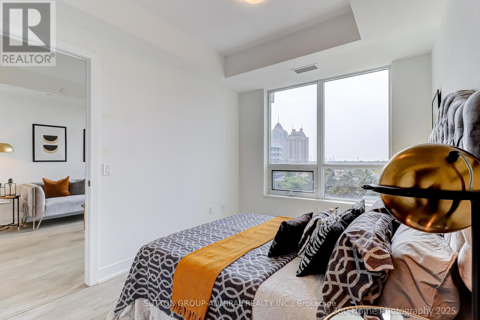 Photo 4 of 610 2 Teagarden Court, Toronto ON