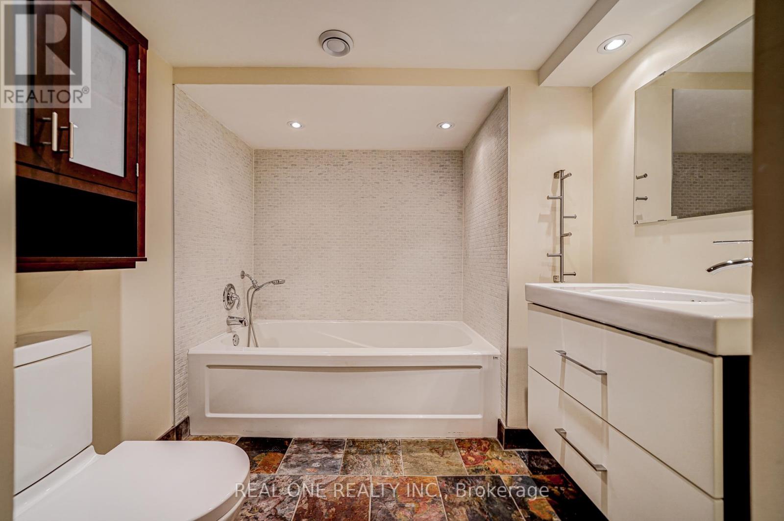 Photo 11 of 167 Randolph Road, Toronto ON