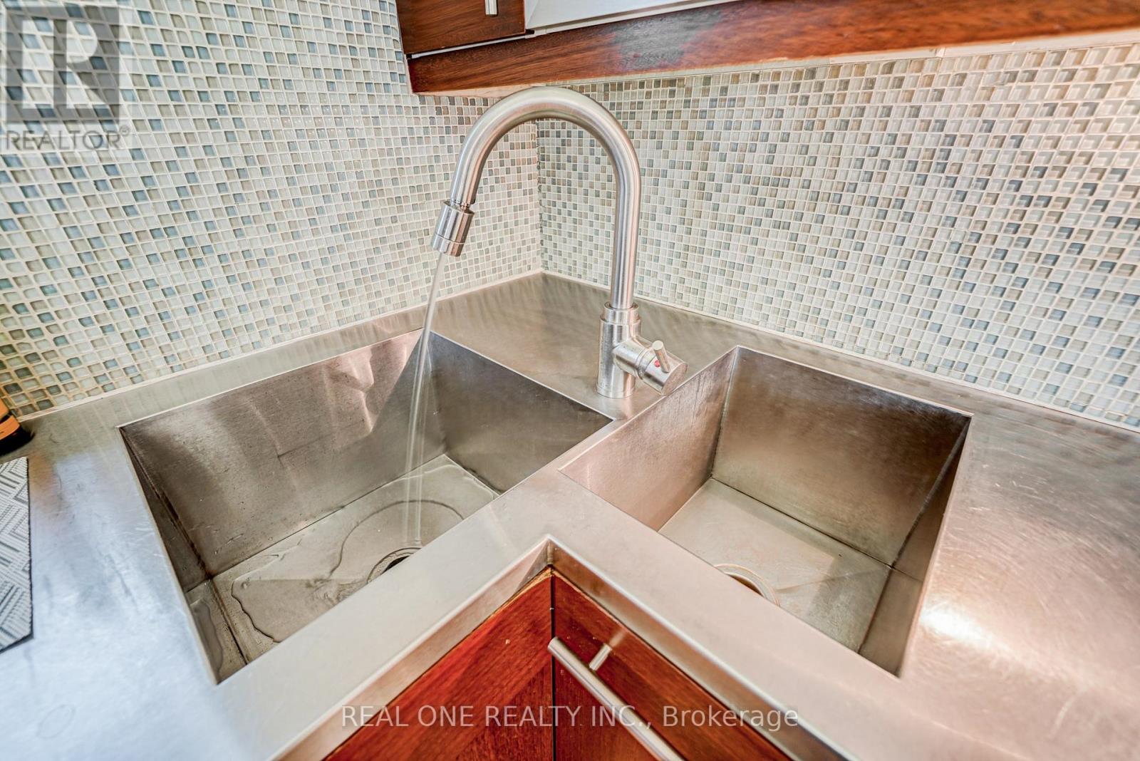 Photo 4 of 167 Randolph Road, Toronto ON