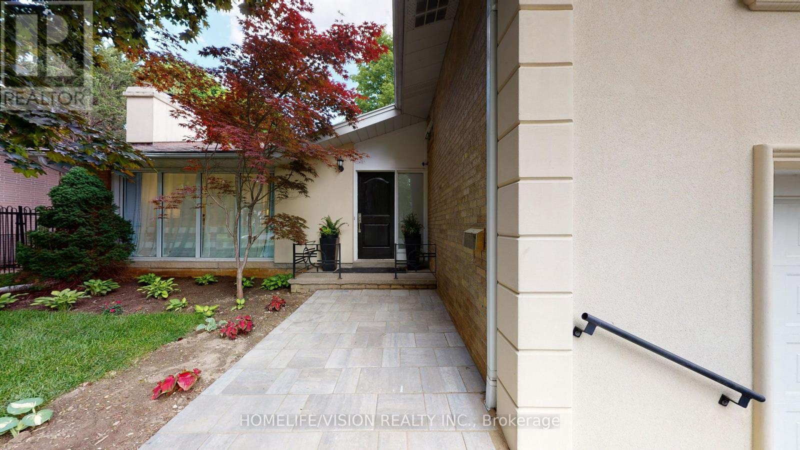 Photo 10 of 12 Flaremore Crescent, Toronto ON