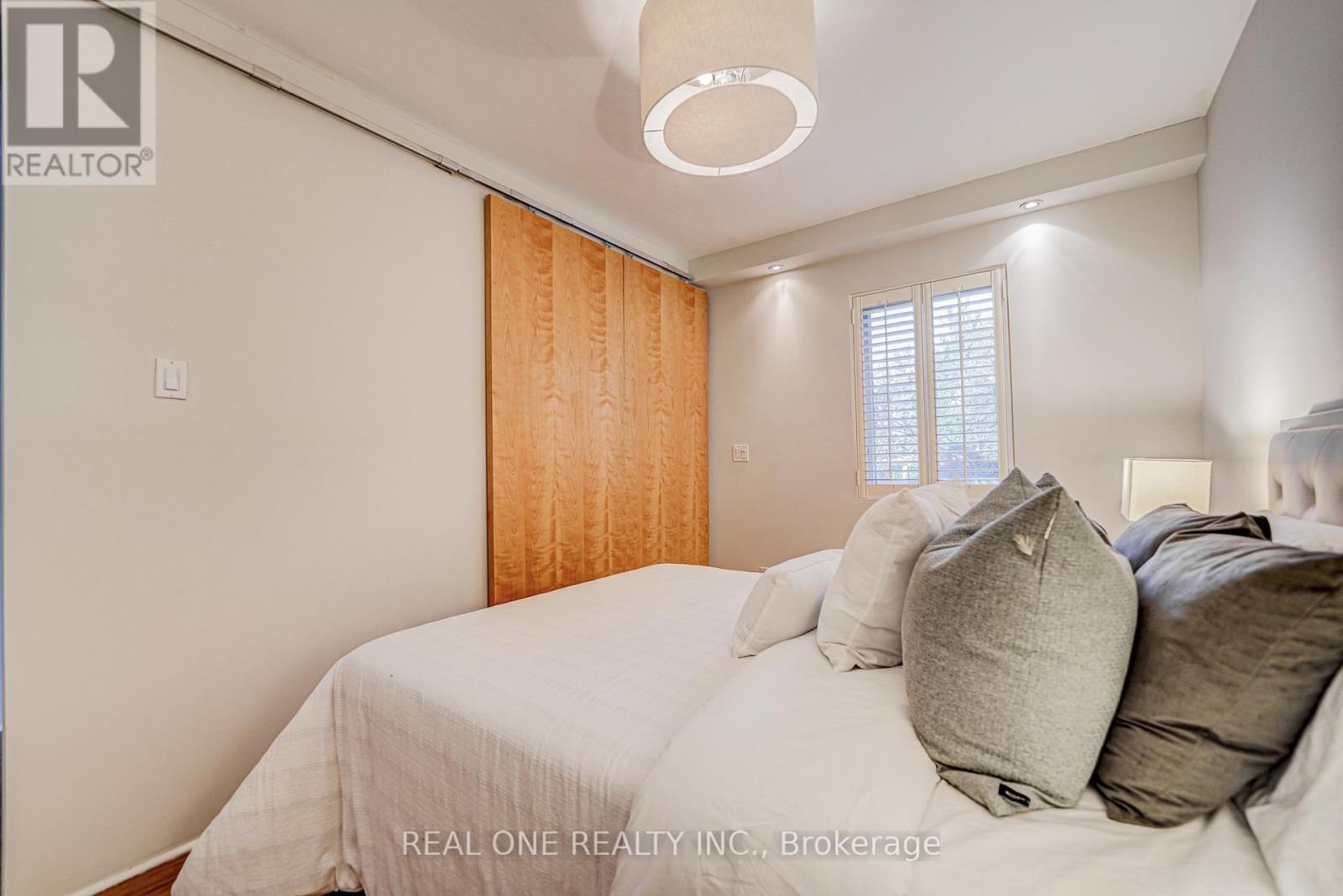 Photo 13 of 167 Randolph Road, Toronto ON