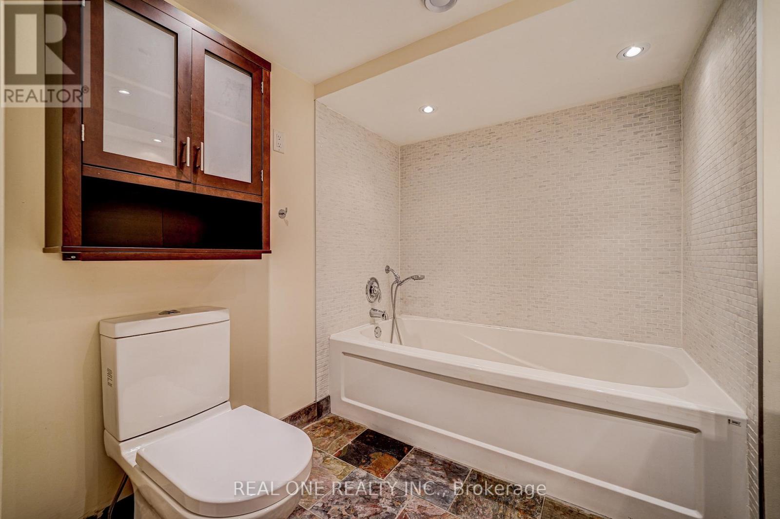 Photo 30 of 167 Randolph Road, Toronto ON
