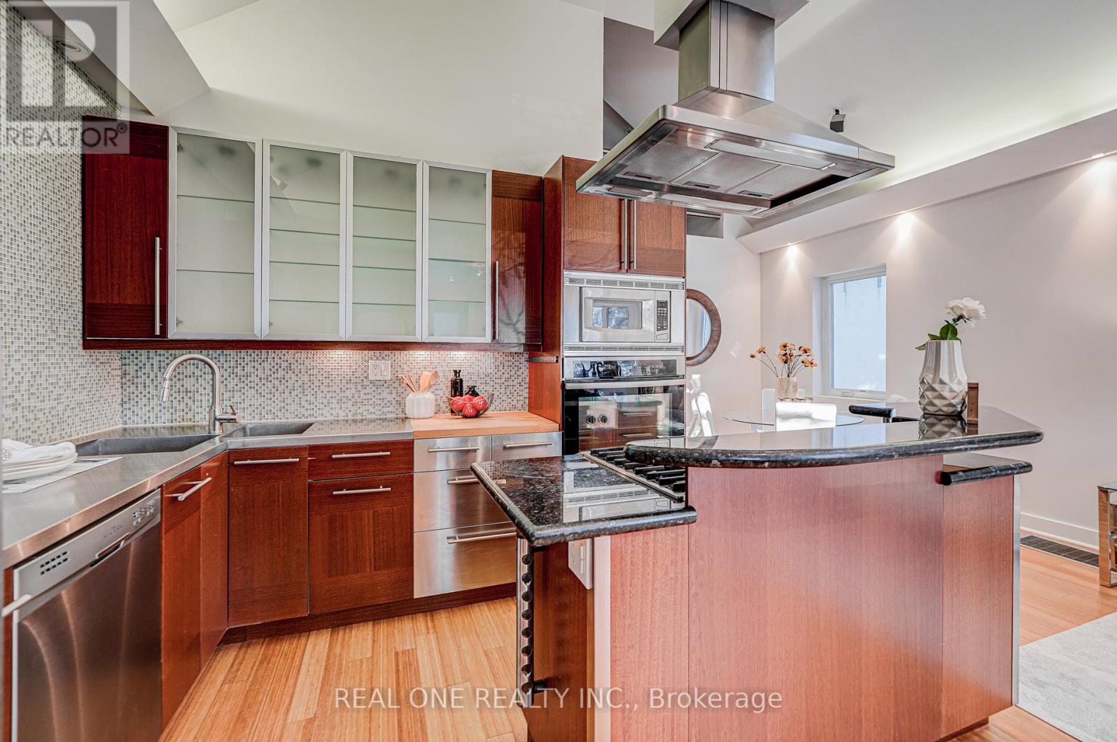 Photo 2 of 167 Randolph Road, Toronto ON