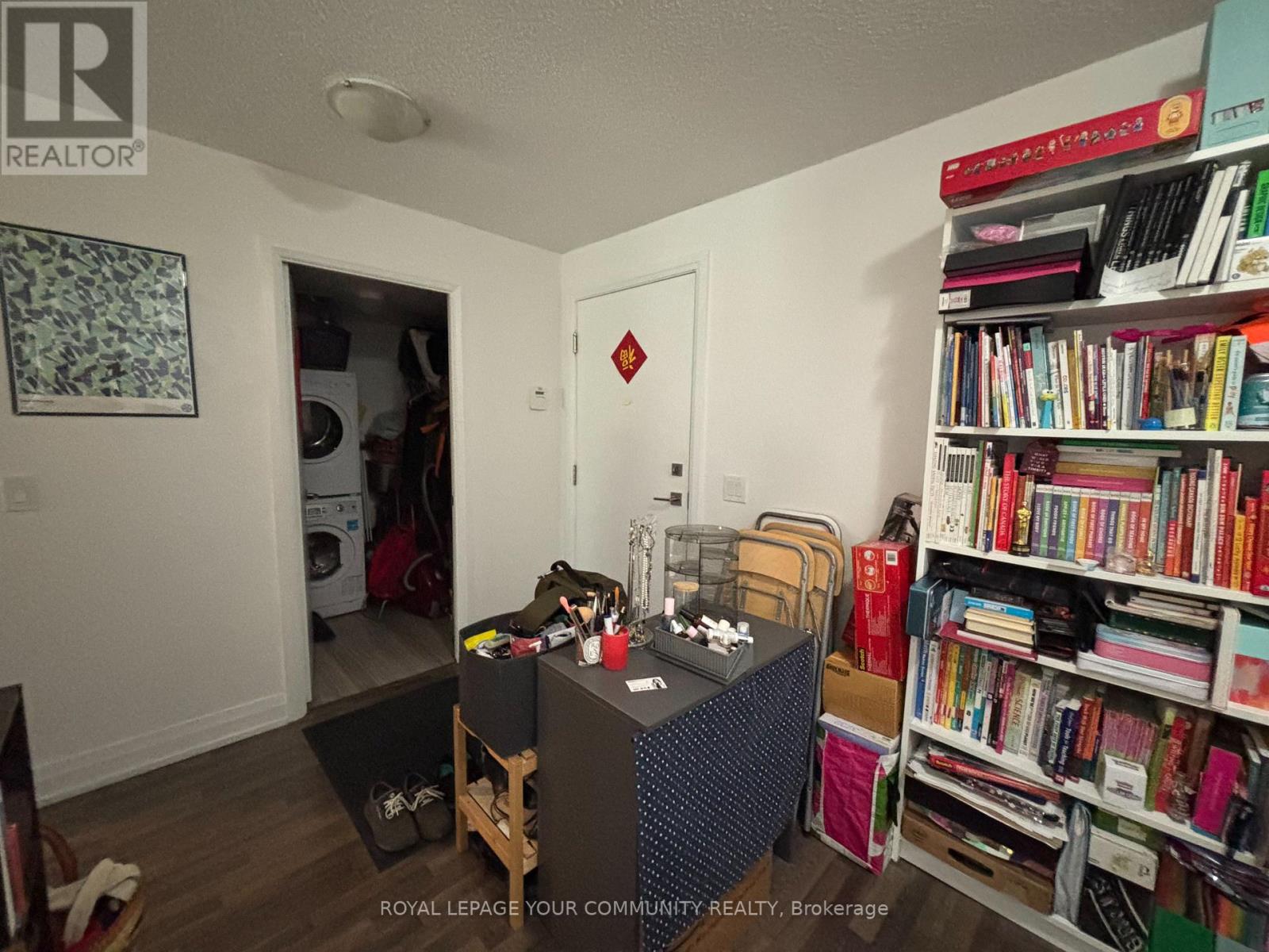 Photo 2 of 218 W 565 Wilson Avenue, Toronto ON