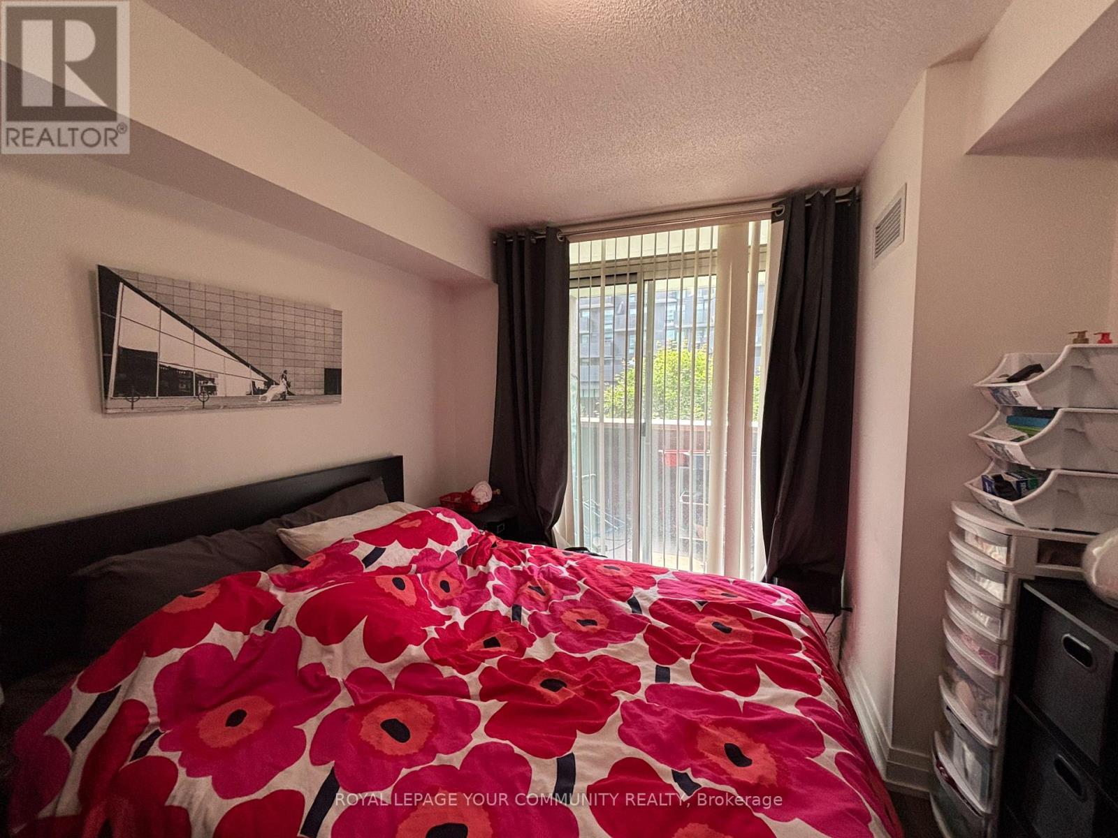 Photo 9 of 218 W 565 Wilson Avenue, Toronto ON