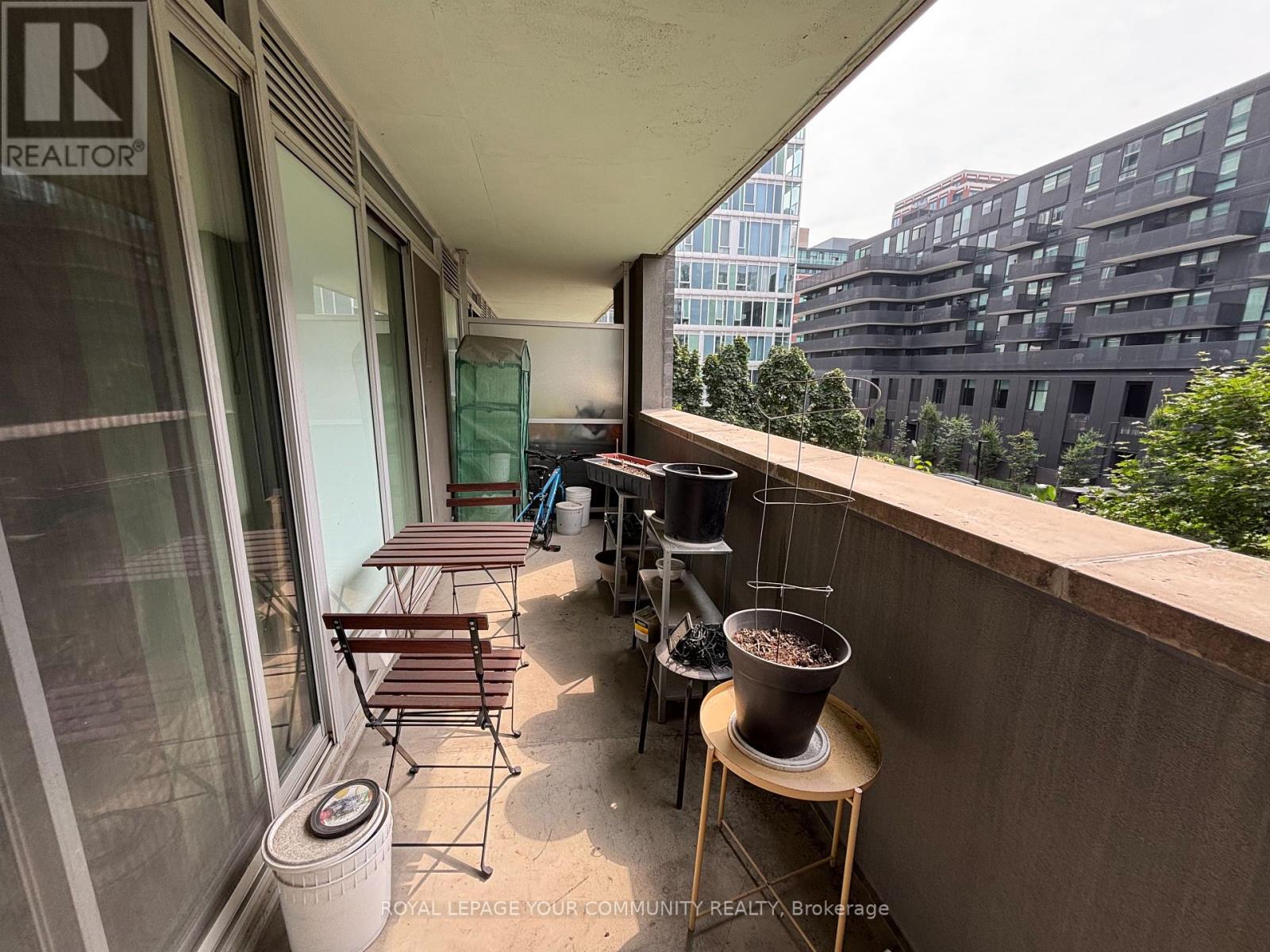 Photo 8 of 218 W 565 Wilson Avenue, Toronto ON