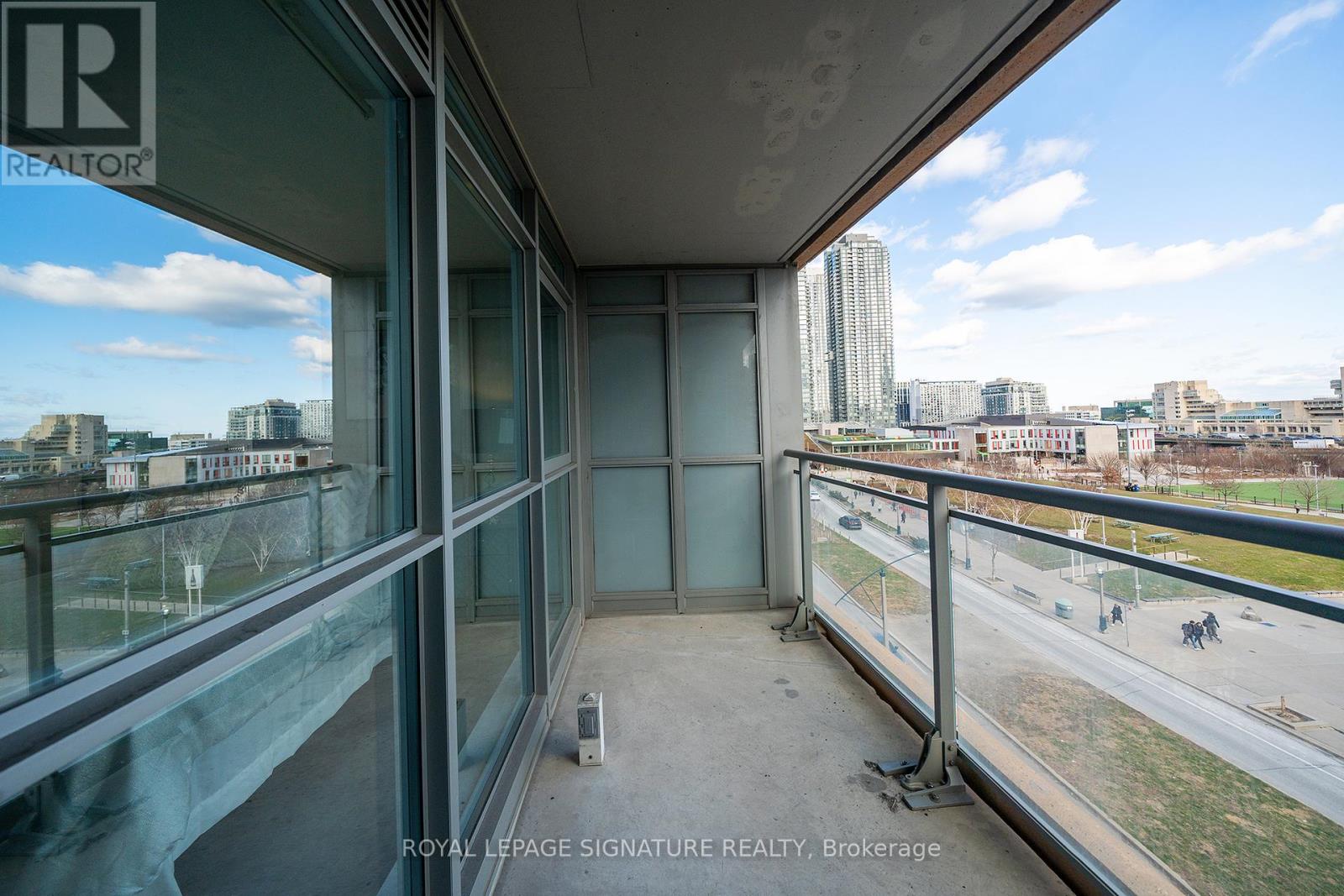 Photo 9 of 655 151 Dan Leckie Way, Toronto ON