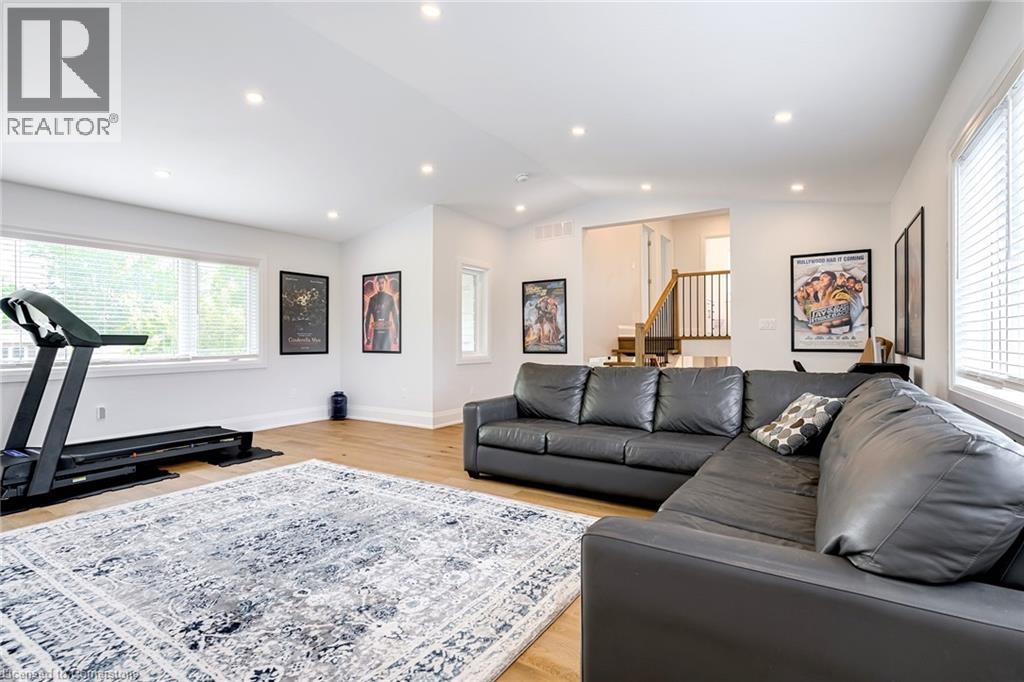 Photo 6 of 5199 Broughton Crescent, Burlington ON