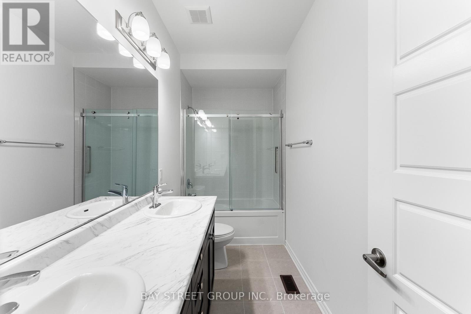 Photo 8 of 3316 Marchington Square, Pickering ON
