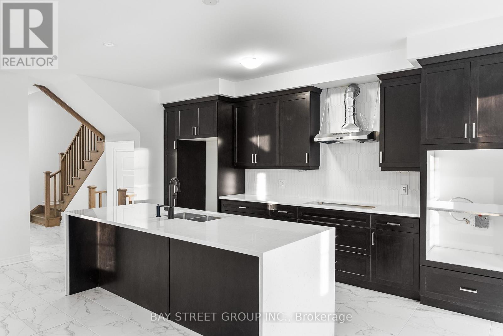 Photo 5 of 3316 Marchington Square, Pickering ON