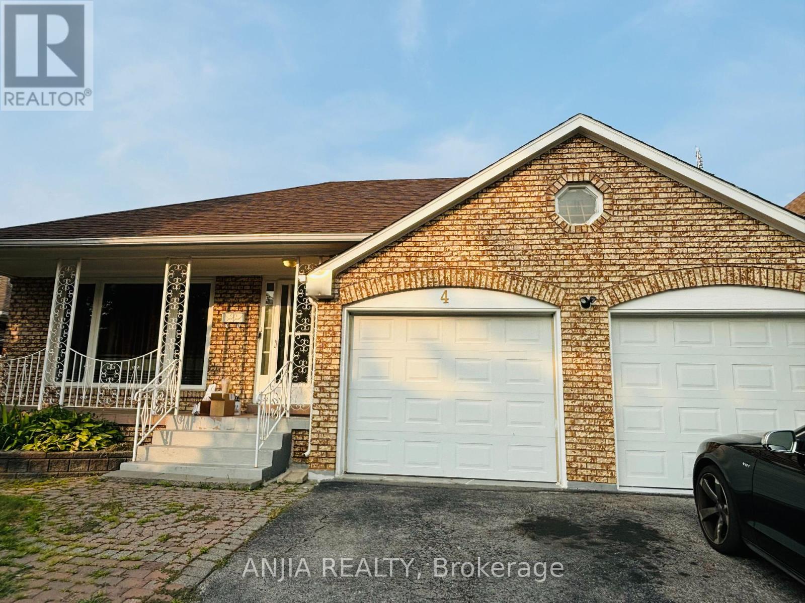 Photo 9 of Main 4 Terryhill Crescent, Toronto ON