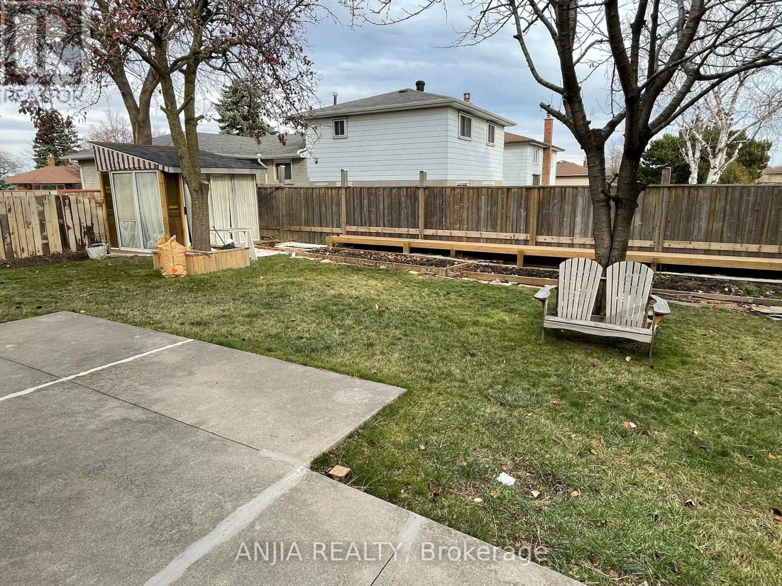 Photo 6 of Main 4 Terryhill Crescent, Toronto ON