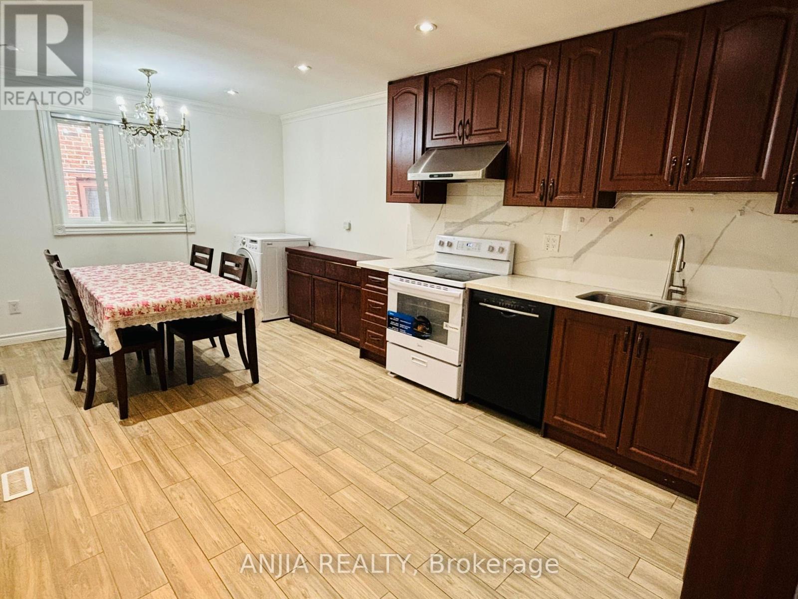 Photo 8 of Main 4 Terryhill Crescent, Toronto ON