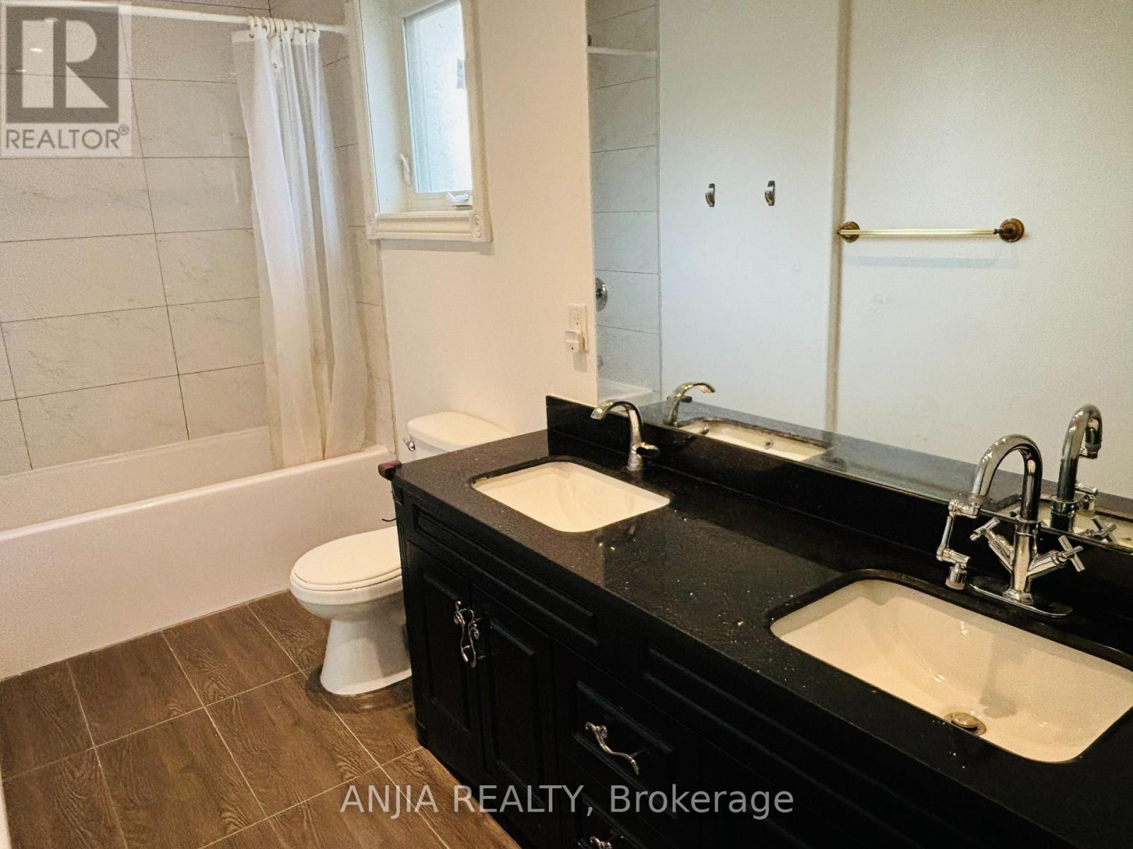 Photo 7 of Main 4 Terryhill Crescent, Toronto ON
