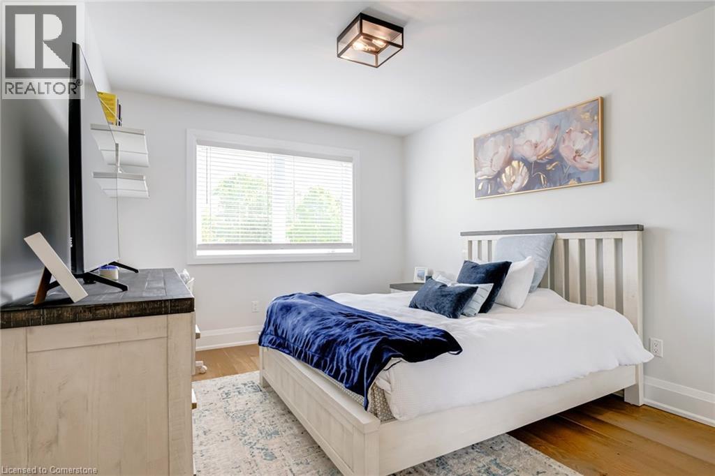 Photo 10 of 5199 Broughton Crescent, Burlington ON