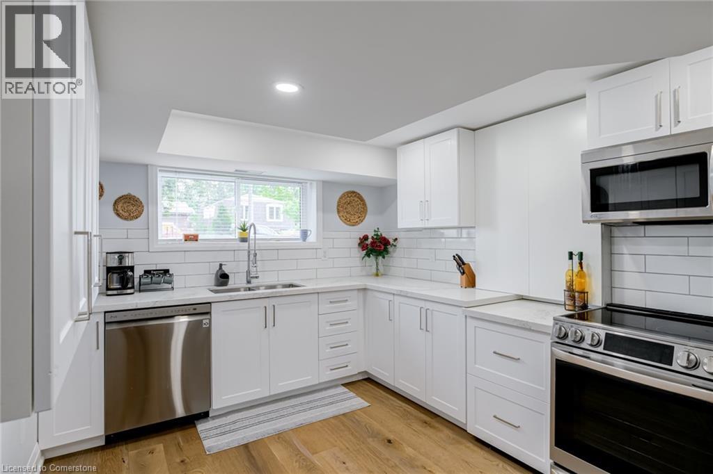 Photo 14 of 5199 Broughton Crescent, Burlington ON