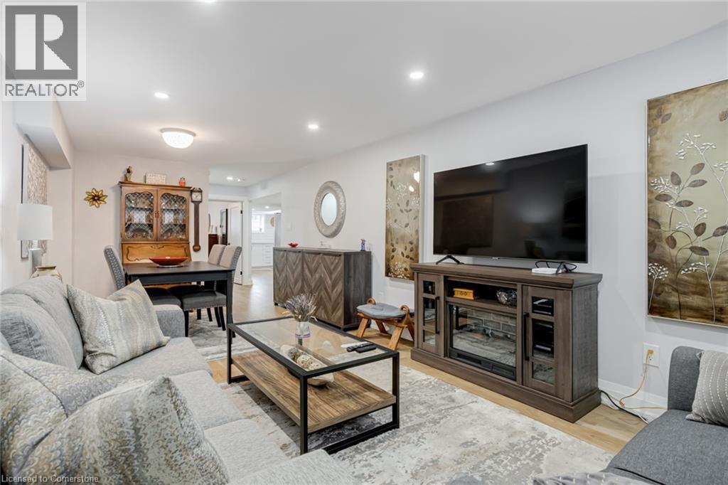 Photo 5 of 5199 Broughton Crescent, Burlington ON