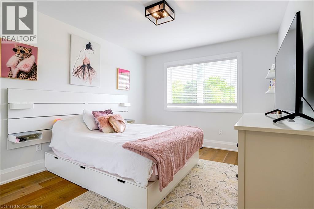 Photo 19 of 5199 Broughton Crescent, Burlington ON