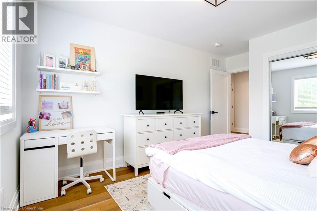 Photo 2 of 5199 Broughton Crescent, Burlington ON