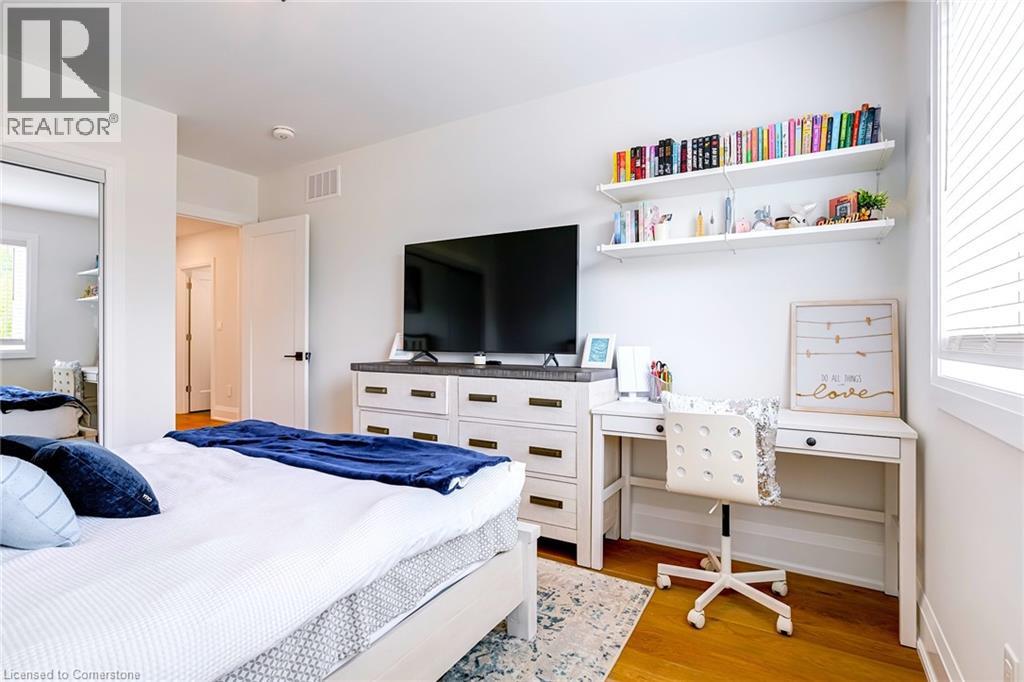 Photo 17 of 5199 Broughton Crescent, Burlington ON