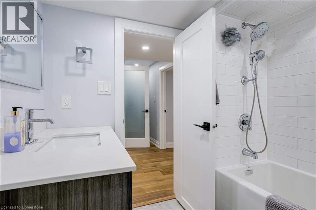 Photo 15 of 5199 Broughton Crescent, Burlington ON