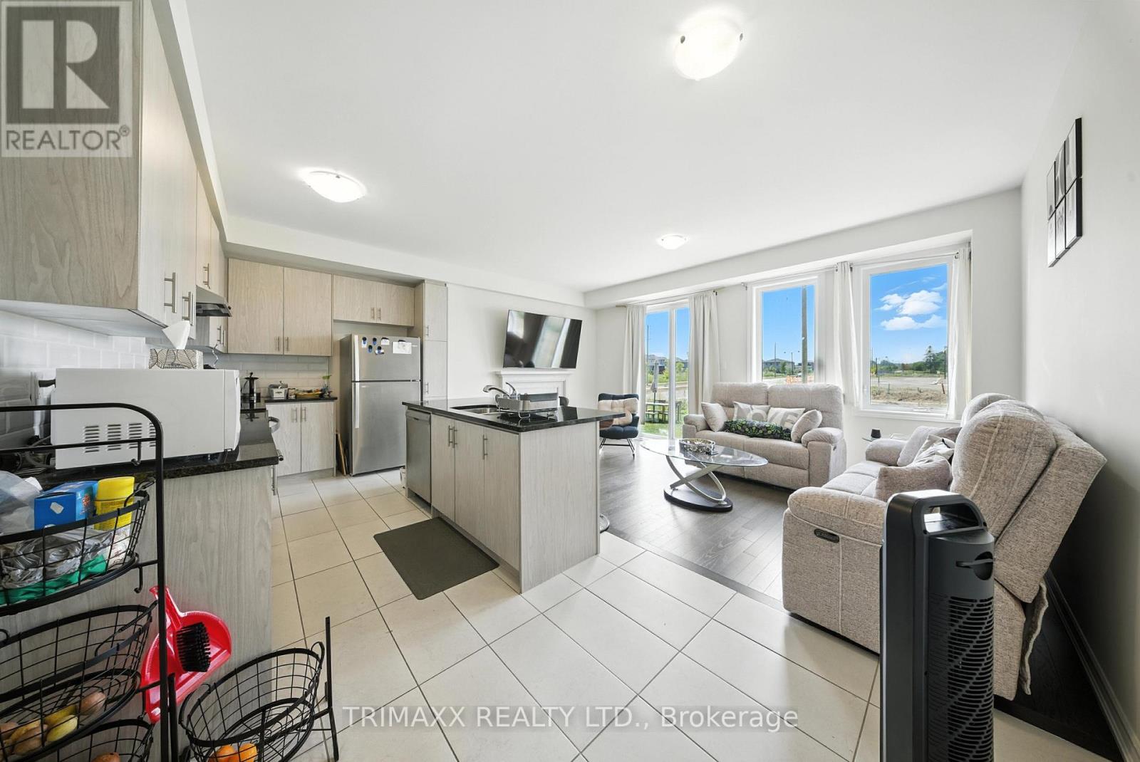 Photo 7 of 19 Molnar Crescent, Brantford ON