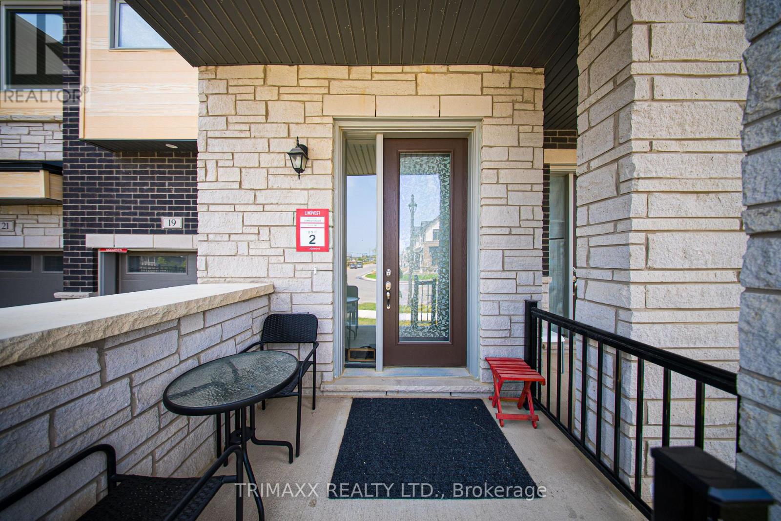 Photo 3 of 19 Molnar Crescent, Brantford ON
