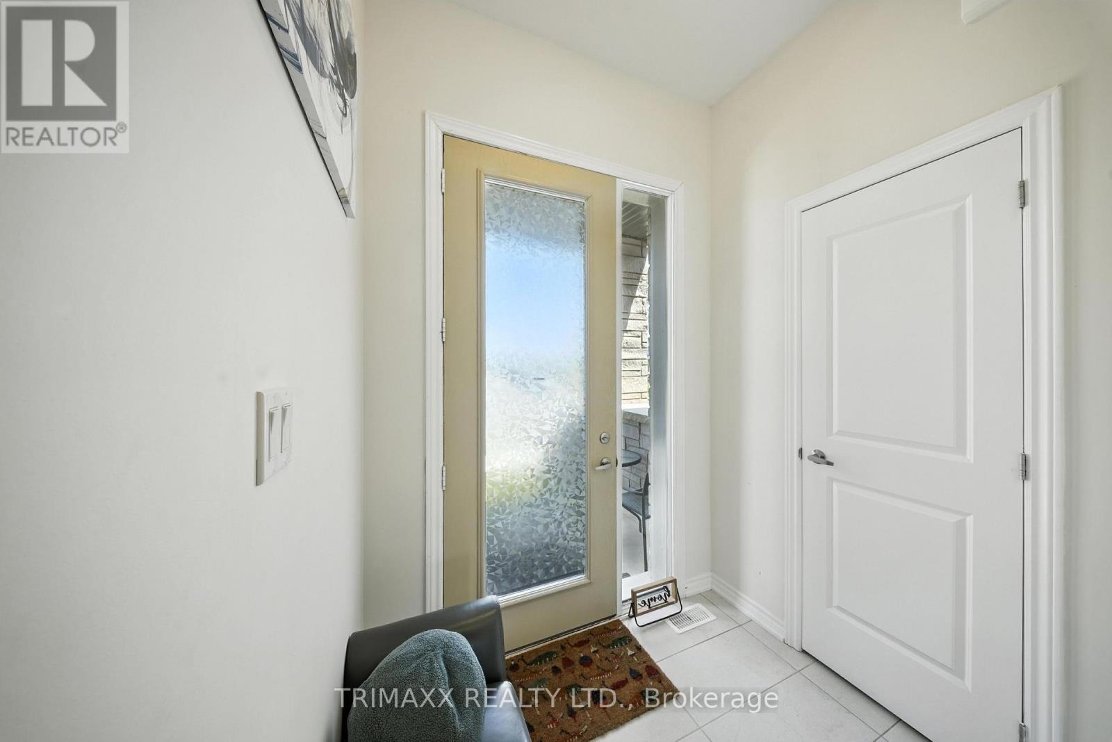 Photo 4 of 19 Molnar Crescent, Brantford ON
