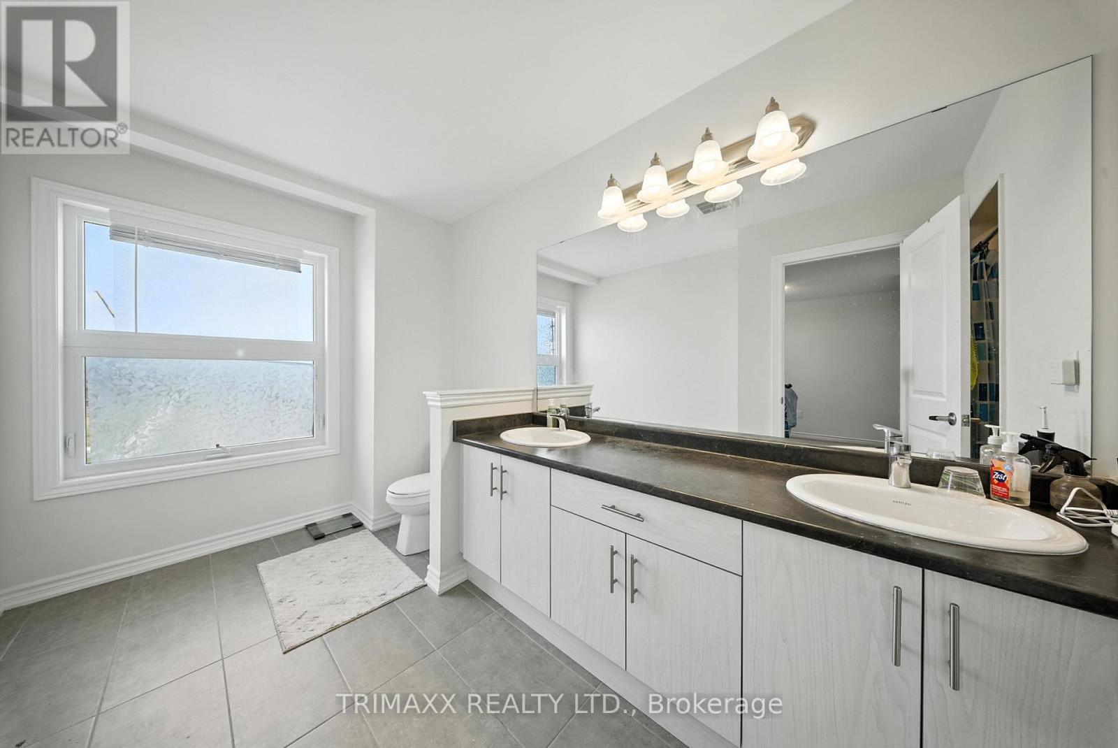 Photo 18 of 19 Molnar Crescent, Brantford ON