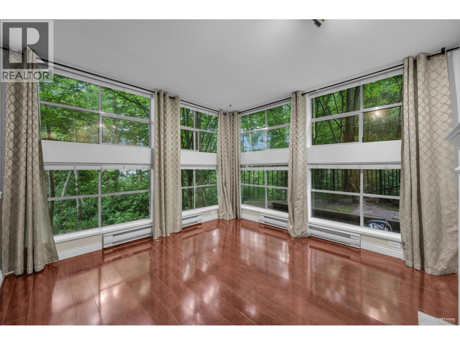 Photo 10 of 105 12025 207 A Street, Maple Ridge BC