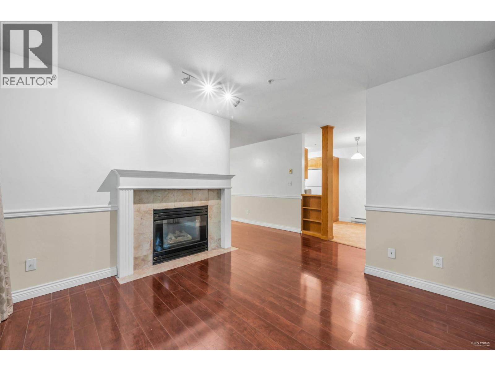 Photo 8 of 105 12025 207 A Street, Maple Ridge BC