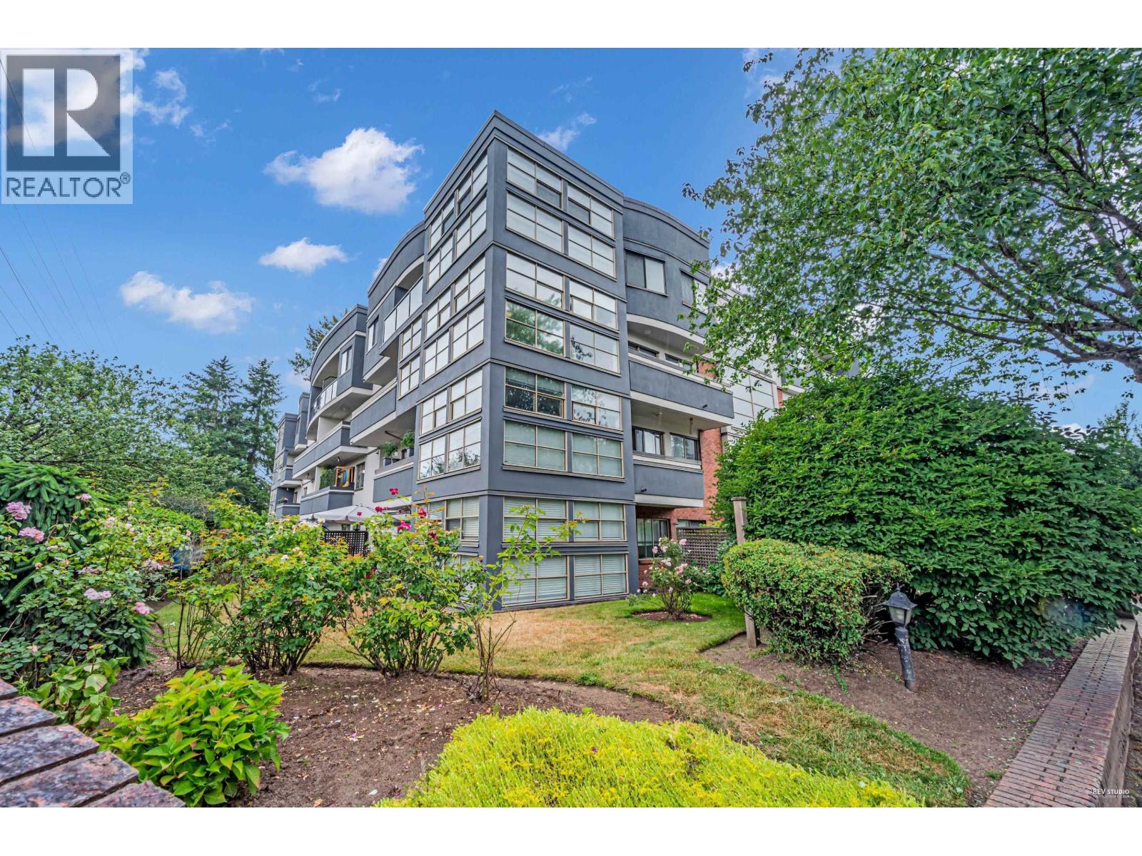 Photo 1 of 105 12025 207 A Street, Maple Ridge BC
