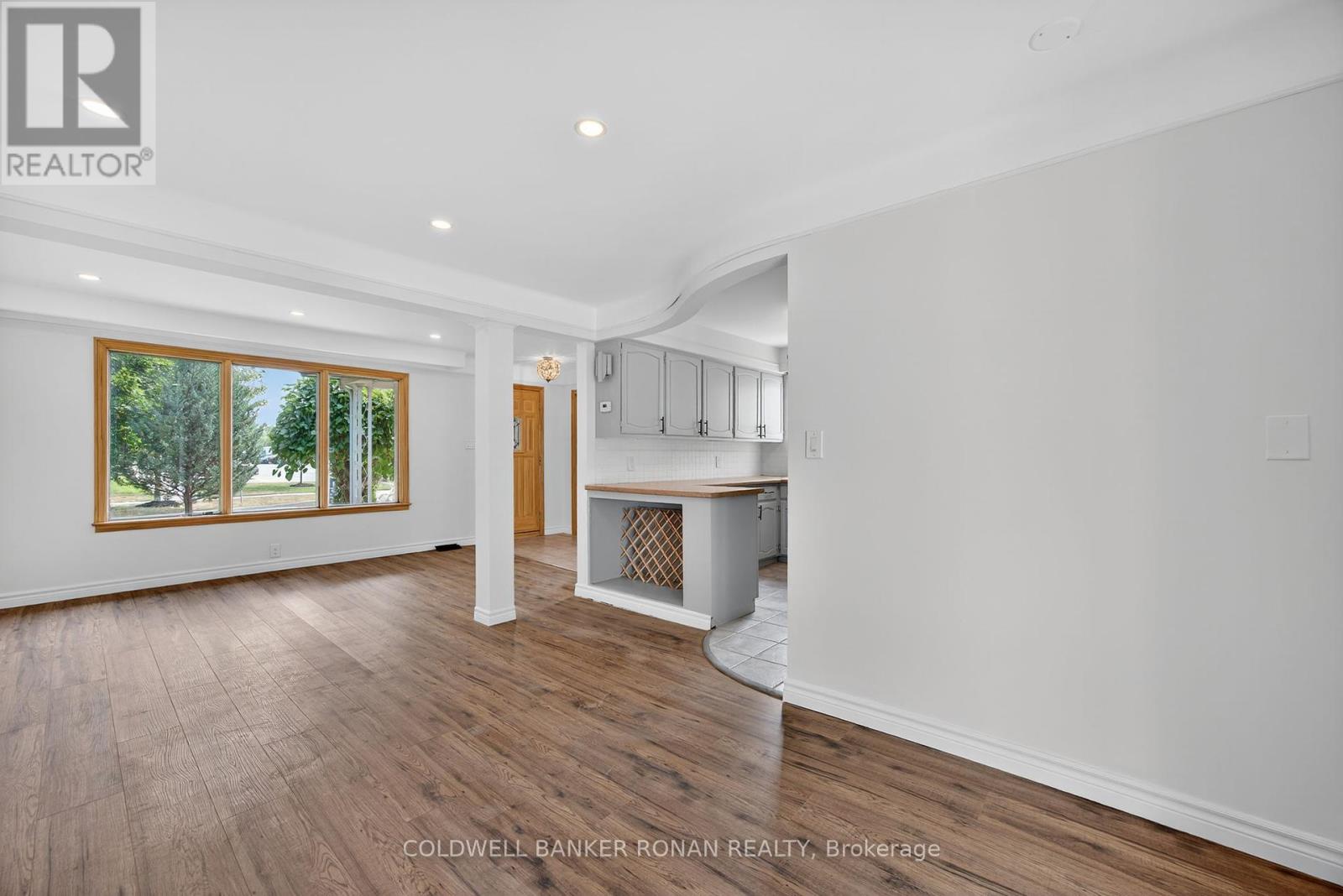 Photo 16 of 180 Wellington Street E, New Tecumseth ON