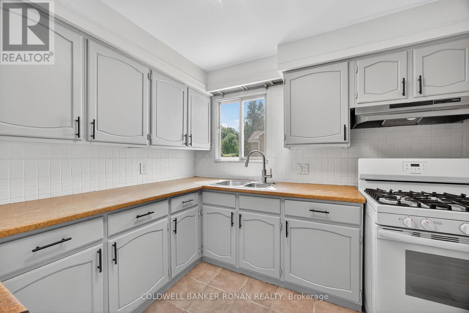 Photo 20 of 180 Wellington Street E, New Tecumseth ON