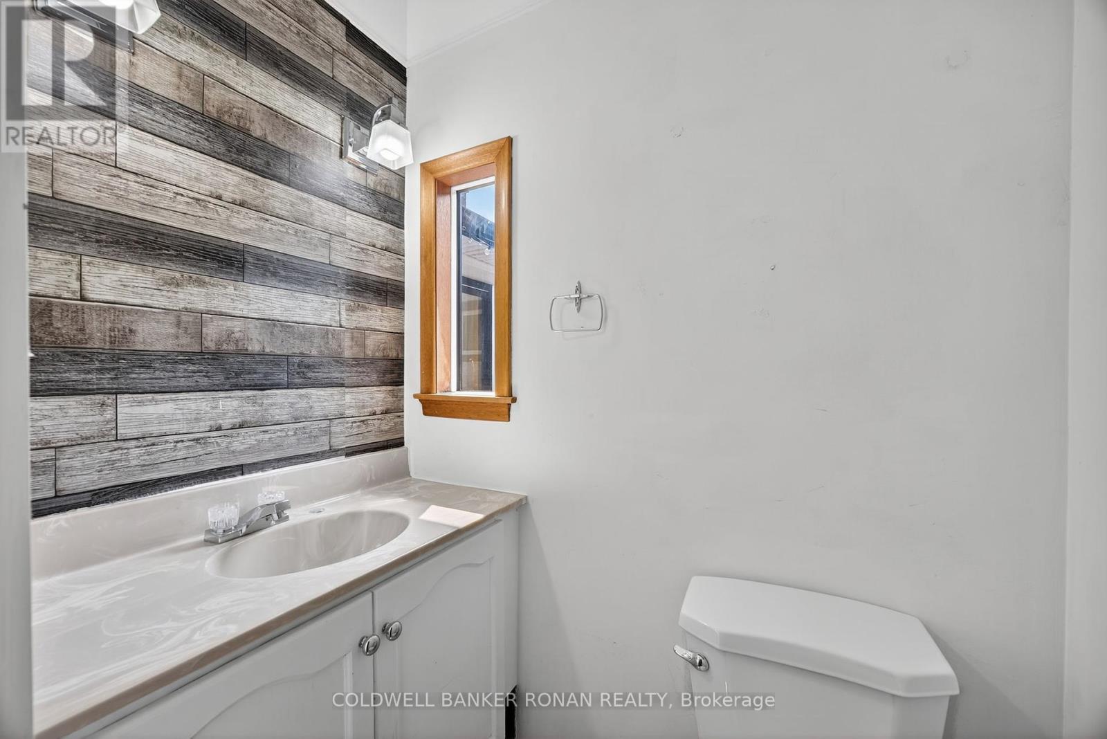 Photo 26 of 180 Wellington Street E, New Tecumseth ON