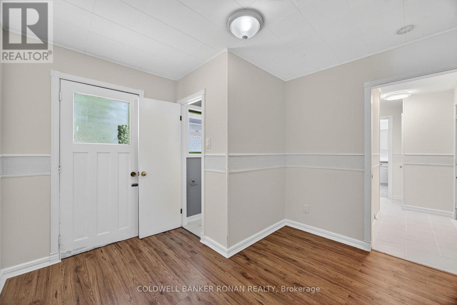 Photo 34 of 180 Wellington Street E, New Tecumseth ON