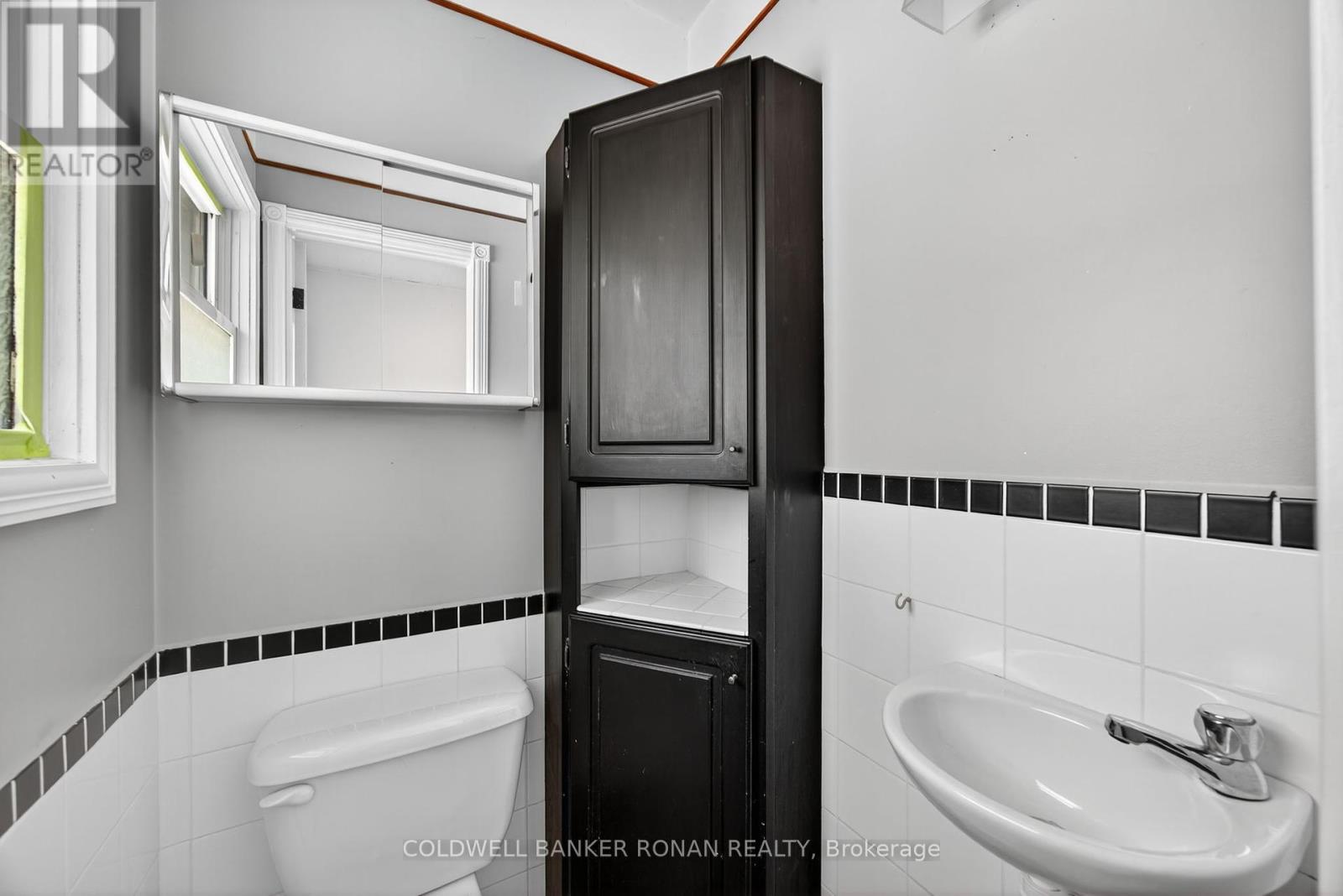 Photo 35 of 180 Wellington Street E, New Tecumseth ON