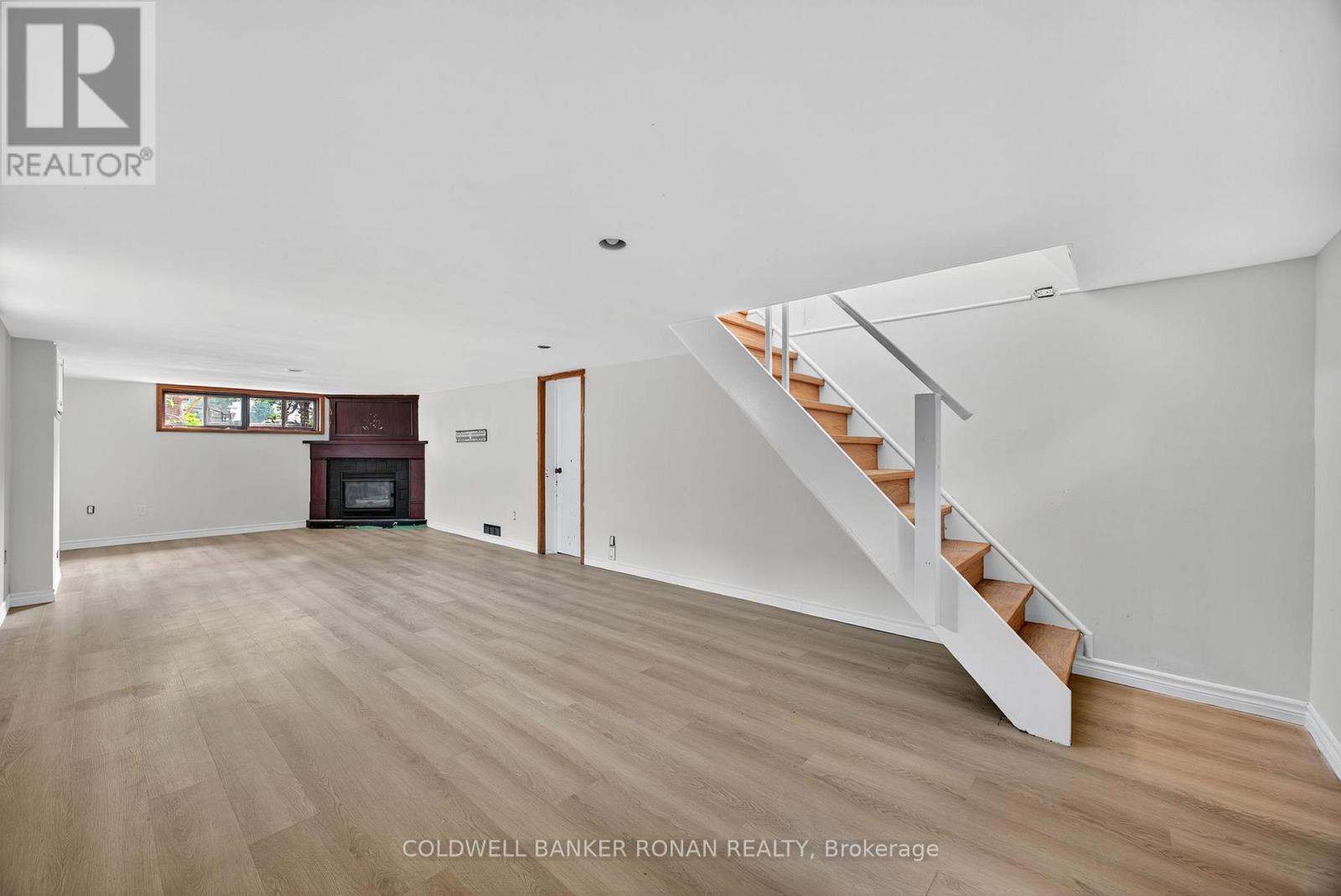 Photo 36 of 180 Wellington Street E, New Tecumseth ON
