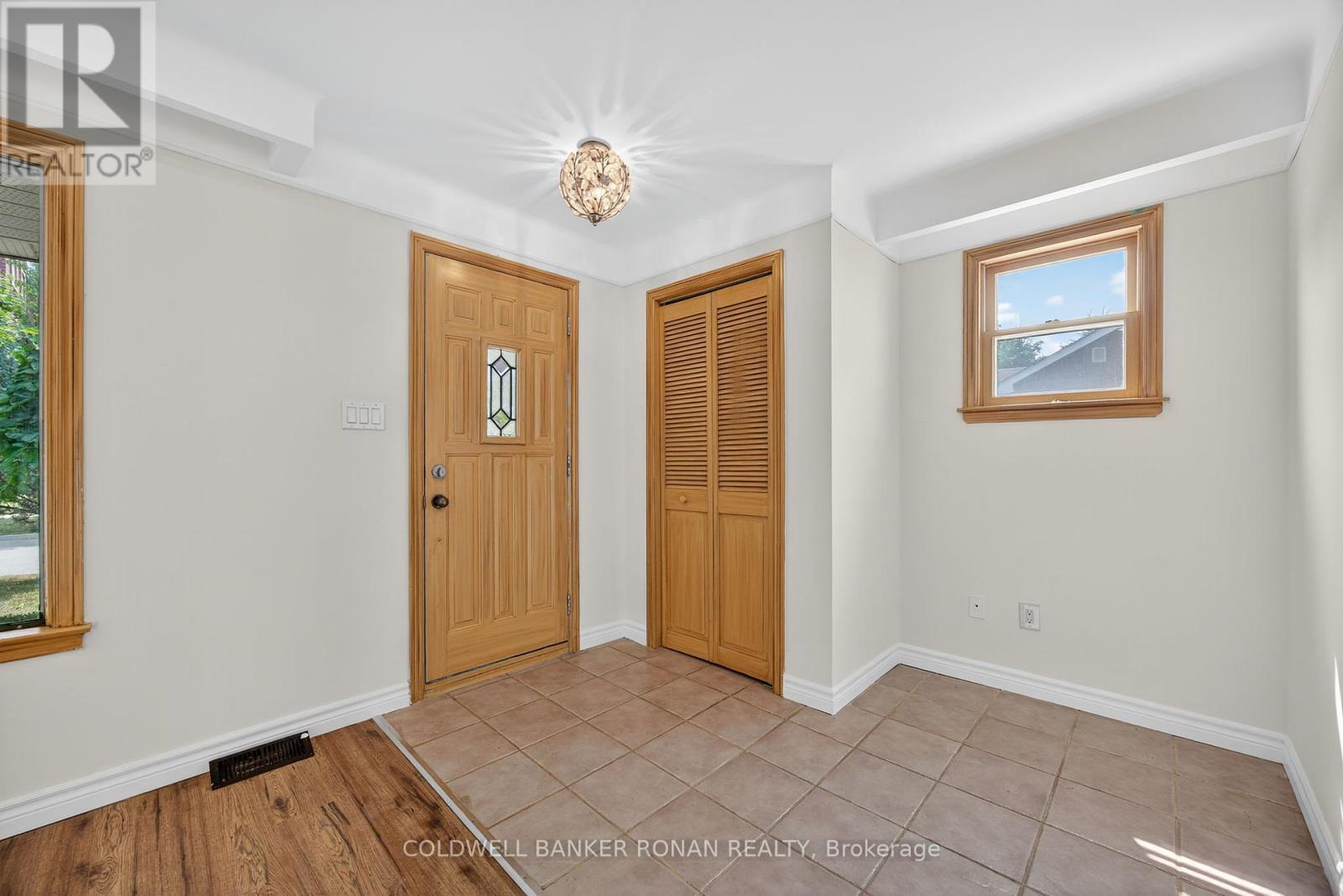 Photo 5 of 180 Wellington Street E, New Tecumseth ON