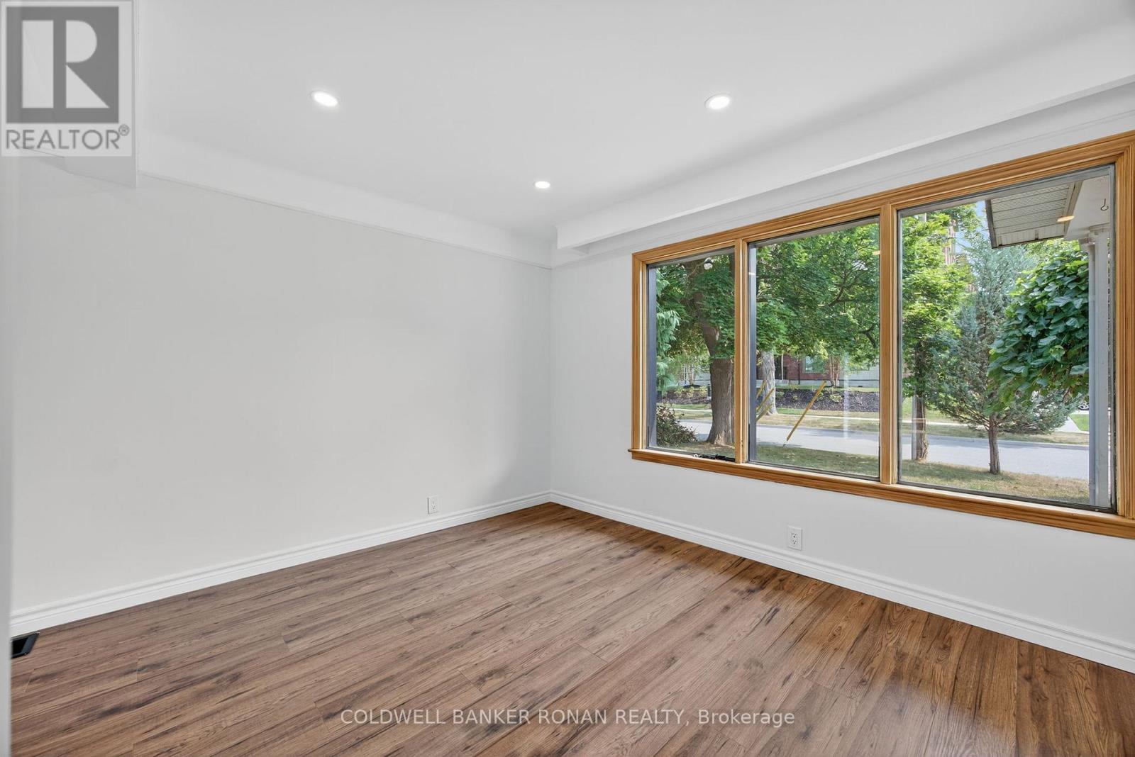 Photo 8 of 180 Wellington Street E, New Tecumseth ON