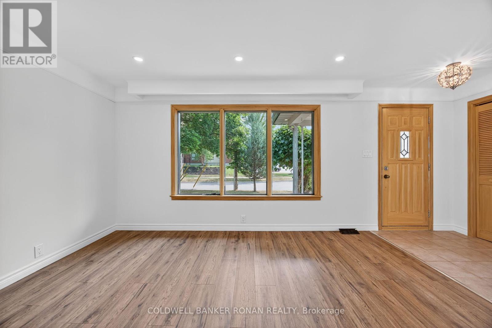 Photo 9 of 180 Wellington Street E, New Tecumseth ON