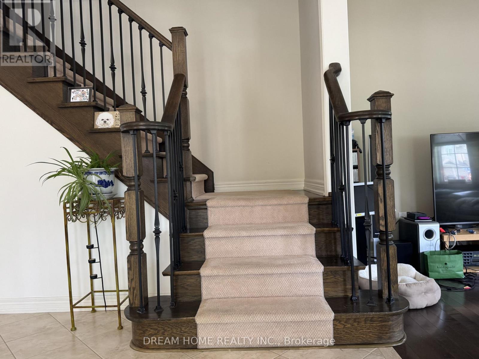 Photo 16 of 1139 Cenotaph Boulevard, Newmarket ON