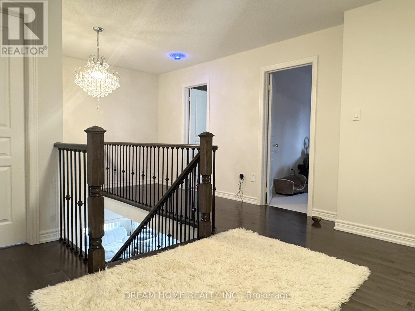 Photo 6 of 1139 Cenotaph Boulevard, Newmarket ON